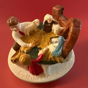 Sebastian Miniatures "Getting Close to Christmas" Setting Up Nativity Figurine